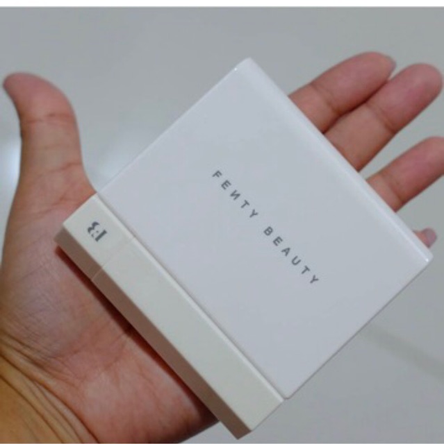 [ HÀNG MỚI VỀ ]Phấn phủ kiềm dầu ko màu Fenty Invisimatte Blotting Powder và Cọ Fenty Touch Up Brush 130 | BigBuy360 - bigbuy360.vn