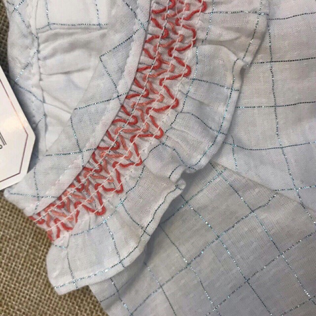 Váy cổ thêu nhún bèo bé gái