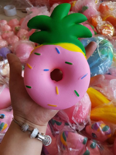 Squishy donut dứa