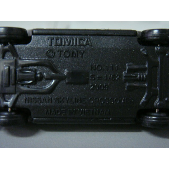 Mô hình xe Tomica Nissan Skyline Crossover số 111 năm 2010 dừng sản xuất tại China