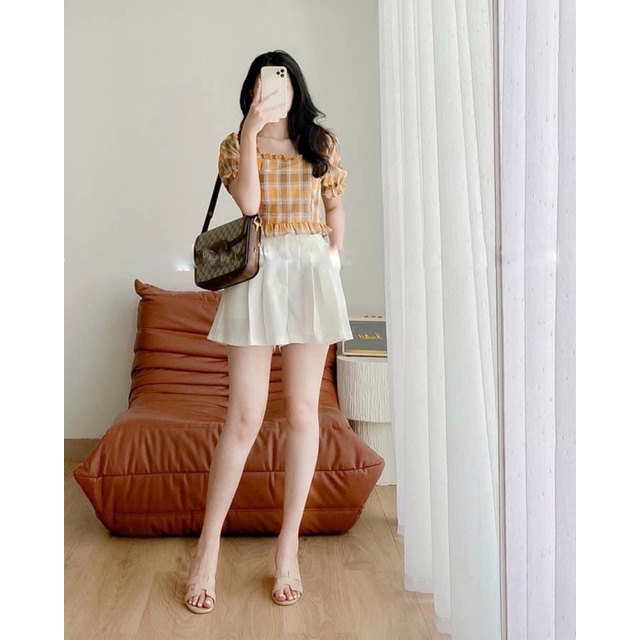 Sơ mi dáng ngắn cổ vuông phối bèo hoạ tiết kẻ caro cam tay bồng nhẹ bo chun