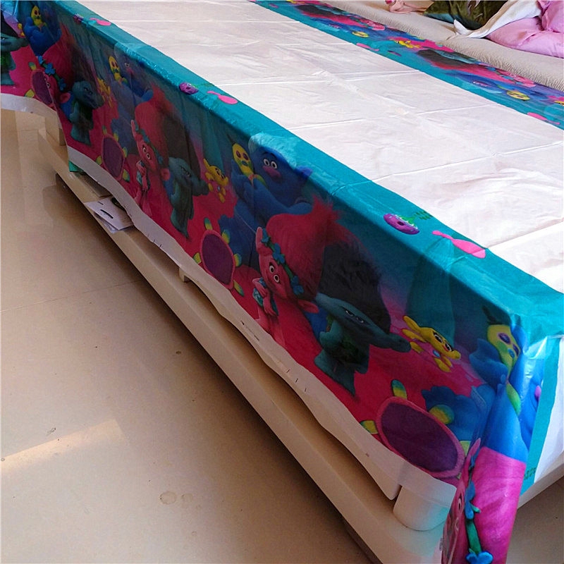 Khăn trải bàn họa tiết hoạt hình dùng 1 lần