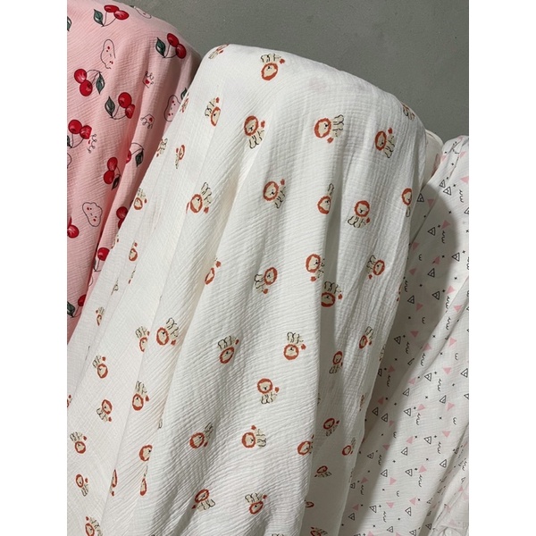 vải xô muslin 2 lớp hình sư tử đỏ mới chất đẹp mềm mịn may khăn tắm bé trai