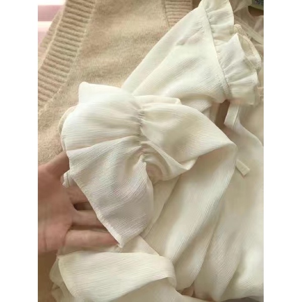 Set áo sơ mi tay loe và gile màu kem phong cách Hàn Quốc tiểu thư