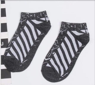 Tất offwhite ngắn cổ