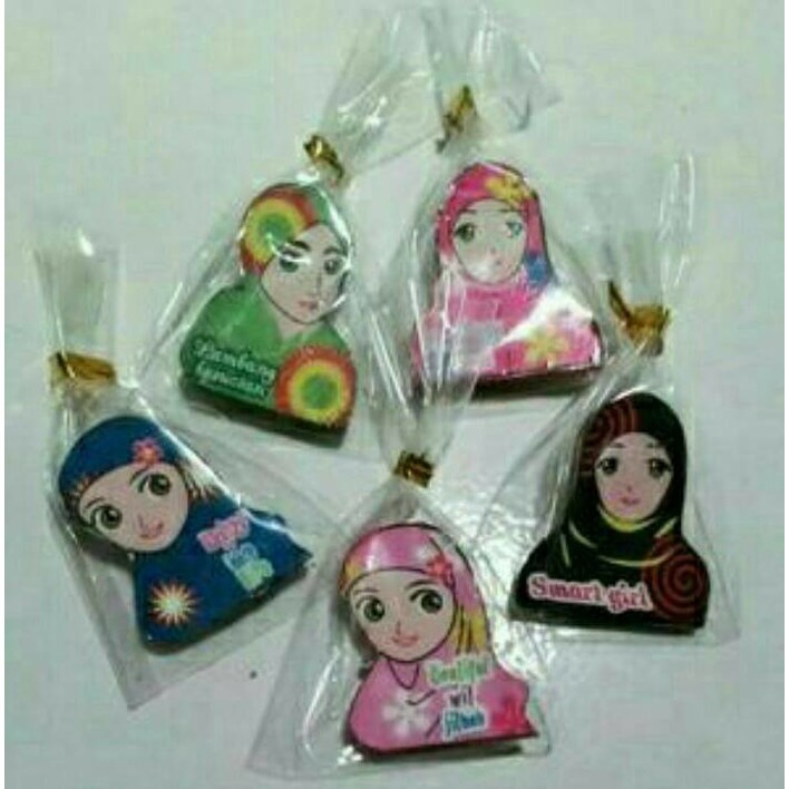 Wedding Souvenir Wooden Brooch Motif Hijab