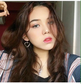 Khuyên tai hình trái tim