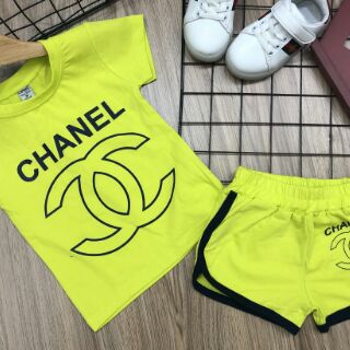 Bộ đùi bé gái thể thao