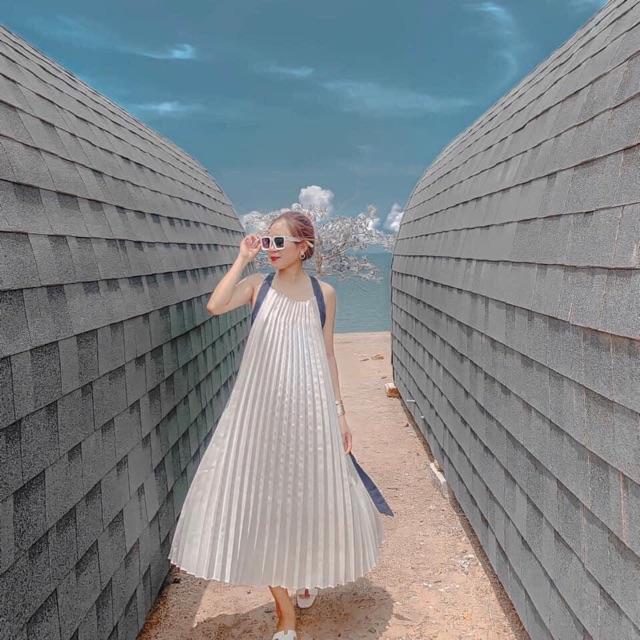 HÀNG CÓ SẴN SLL_Váy Maxi trắng xếp ly hở lưng siêu xinh | BigBuy360 - bigbuy360.vn