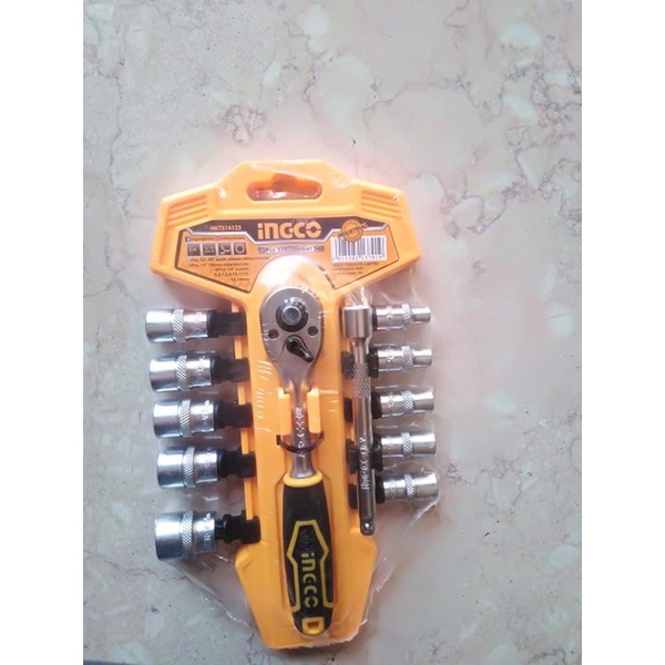 Ộ cờ lê 2 chiều tự động kèm 12 đầu tuýp 1/4" INGCO HKTS14122 bộ cần siết lực 2 chiều thép Cr-V chống rỉ sét, bền cứng