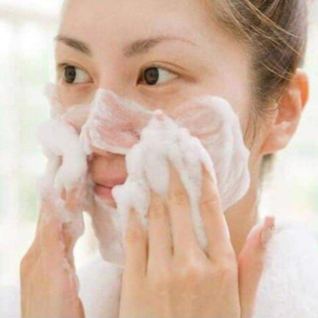 Sửa rửa mặt trắng sáng da Hatomugi Cleansing And Facial Washing 130g Nhật bản