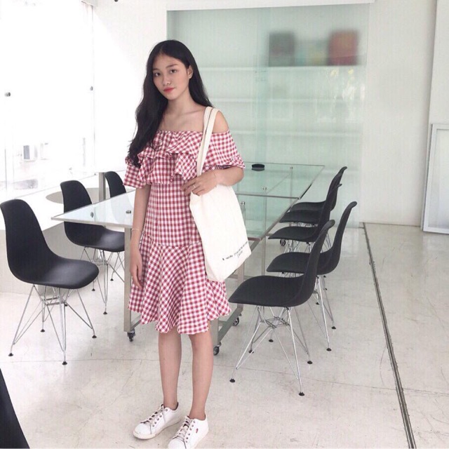 Đầm trễ vai caro bèo