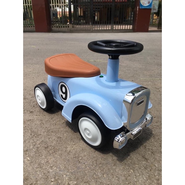 Xe chòi chân ô tô phiên bản cao cấp có nhạc cho bé