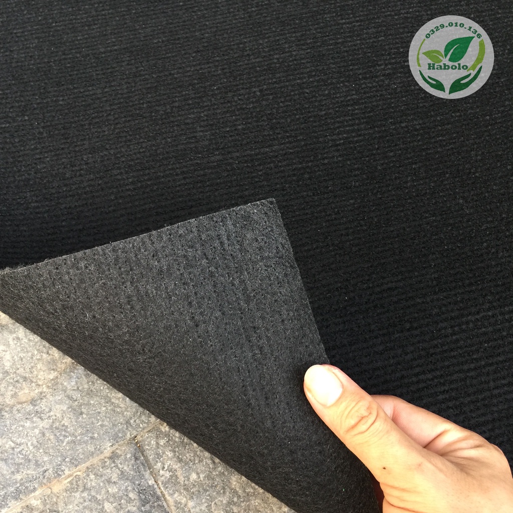 Thảm trải sàn - Lót sàn bằng nỉ màu đen đủ kích thước và cắt theo yêu cầu.