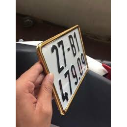 Khung biển số  7 màu/titan gắn xe máy