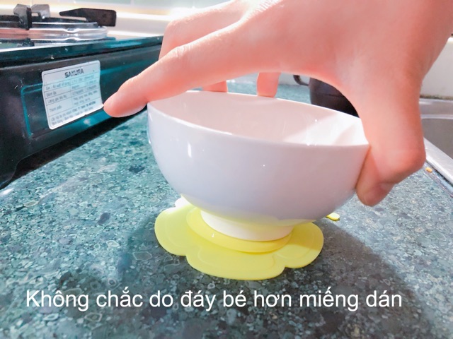 Miếng silicon chống lật cho bé ăn dặm