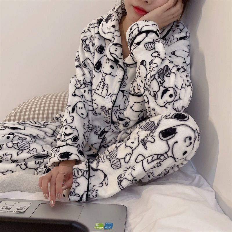 Đồ Ngủ Dễ Thương. Bộ Đồ Ngủ Chất Nỉ Dày Dặn In Họa Tiết Hoạt Hình Snoopy Dễ Thương Thời Trang Thu Đông Cho Nữ