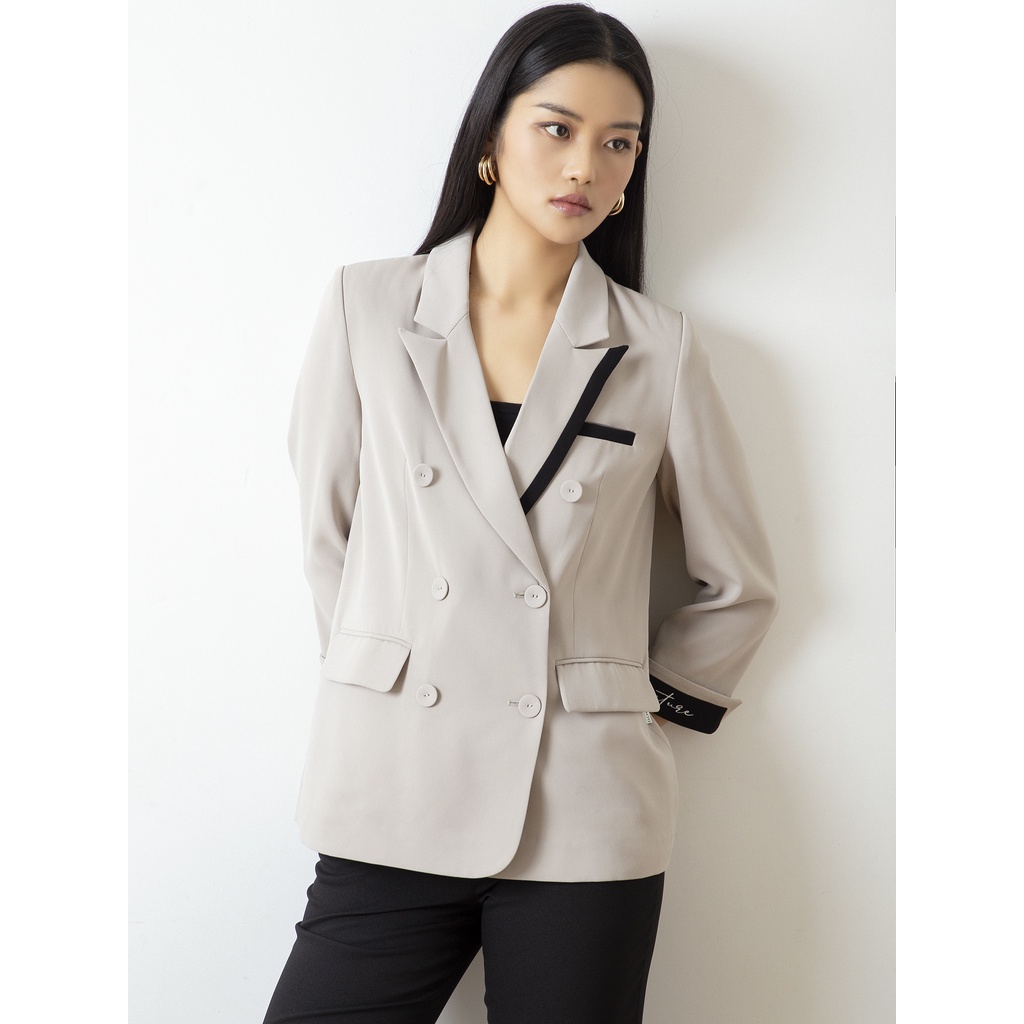 Áo vest cổ 2 ve phối màu thêu trang trí tay D.CHIC MS: 160528