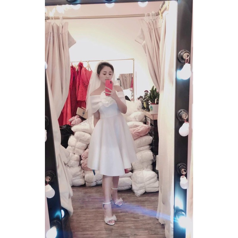 ĐẦM XOÈ TRỄ VAI HOA NGỰC
