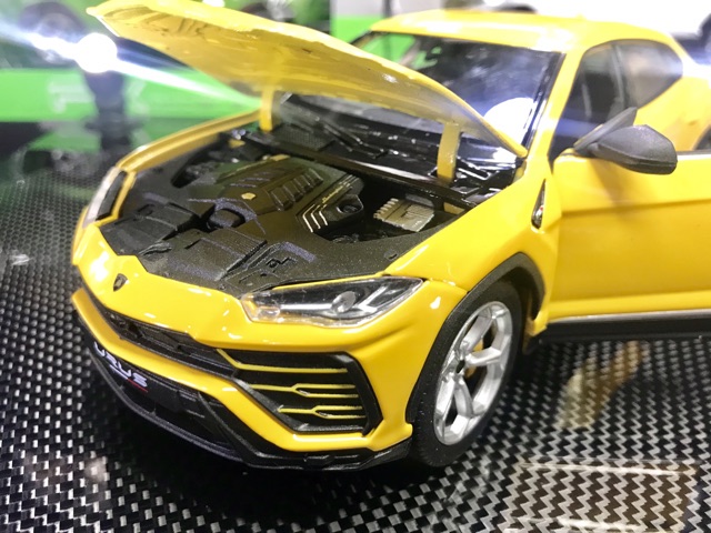 Xe Mô Hình Lamborghini Urus Tỉ lệ 1:24 hãng Welly sản xuất ( Màu Vàng )