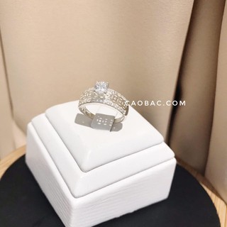 Nhẫn kim tiền 4 chấu đá nhỏ cạnh kim tiền viền đá
