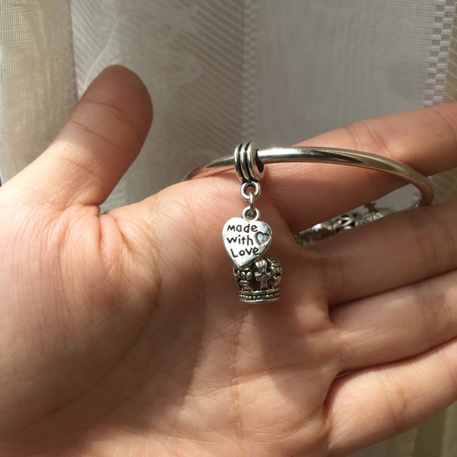 Charm treo hình vương miện dùng mix vòng handmade