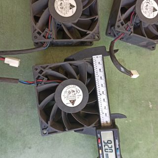 Quạt server máy tính delta 12v 1.5a đến 3a khỏe mạnh cứng cáp, vuông 9cm dày 3.8cm