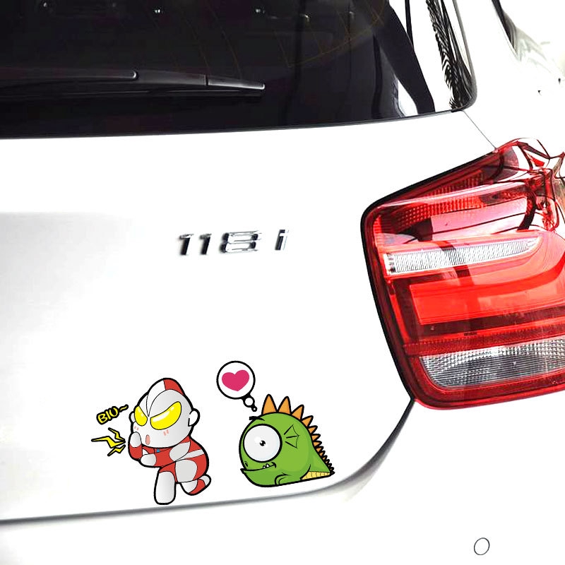 Sticker dán trang trí xe hơi hình siêu nhân điện quang đánh quái vật vui nhộn