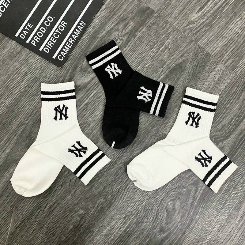Tất NY hai màu đen trắng cho bé trai và bé gái