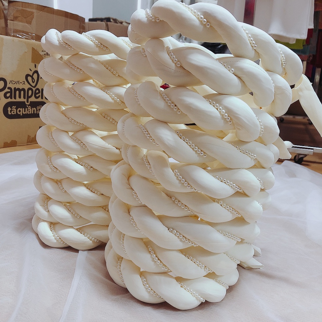 Mấn xoắn đính hạt đội đầu màu kem siêu xinh