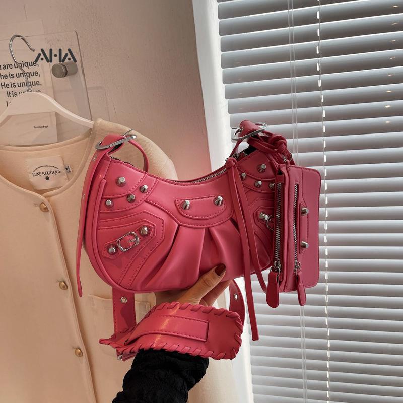 Túi xách AHA official đính đinh tán phong cách thời trang dành cho nữ