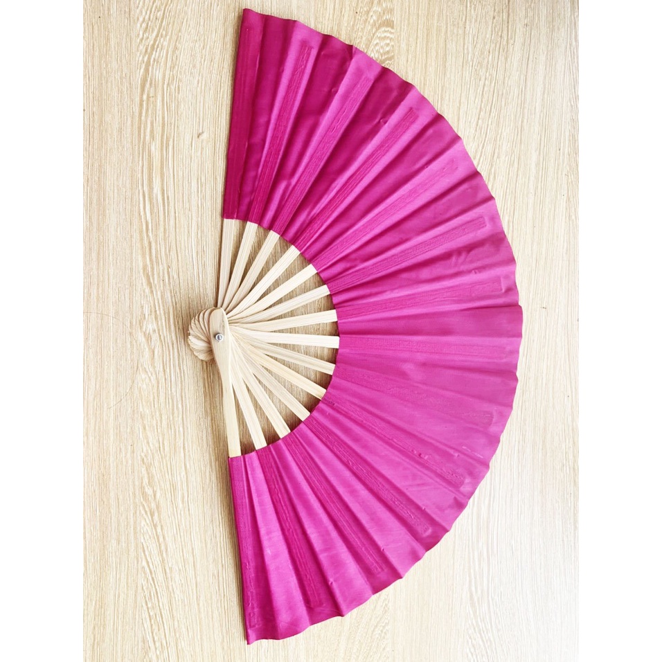 Quạt vải lụa xếp,viết chữ thư pháp truyền thống Việt Nam dài 25cm