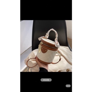 Túi đeo chéo kiểu dáng độc lạ