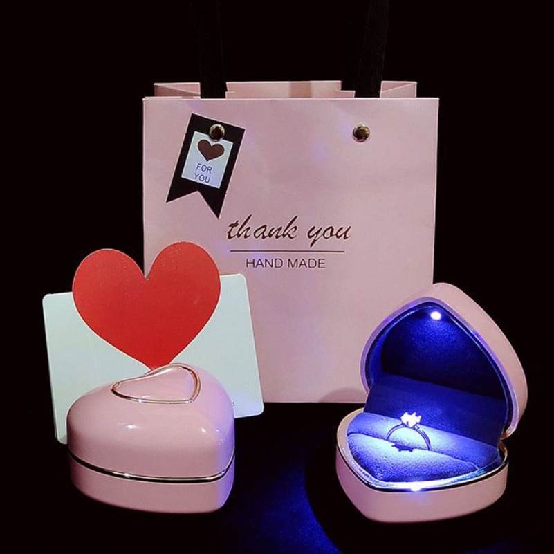 Hộp Đựng Nhẫn Trang Sức Hình Trái Tim Có Đèn LED Độc Đáo Mới