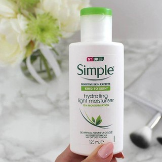 Kem Dưỡng Ẩm Simple Hydrating Light Moist 50ml