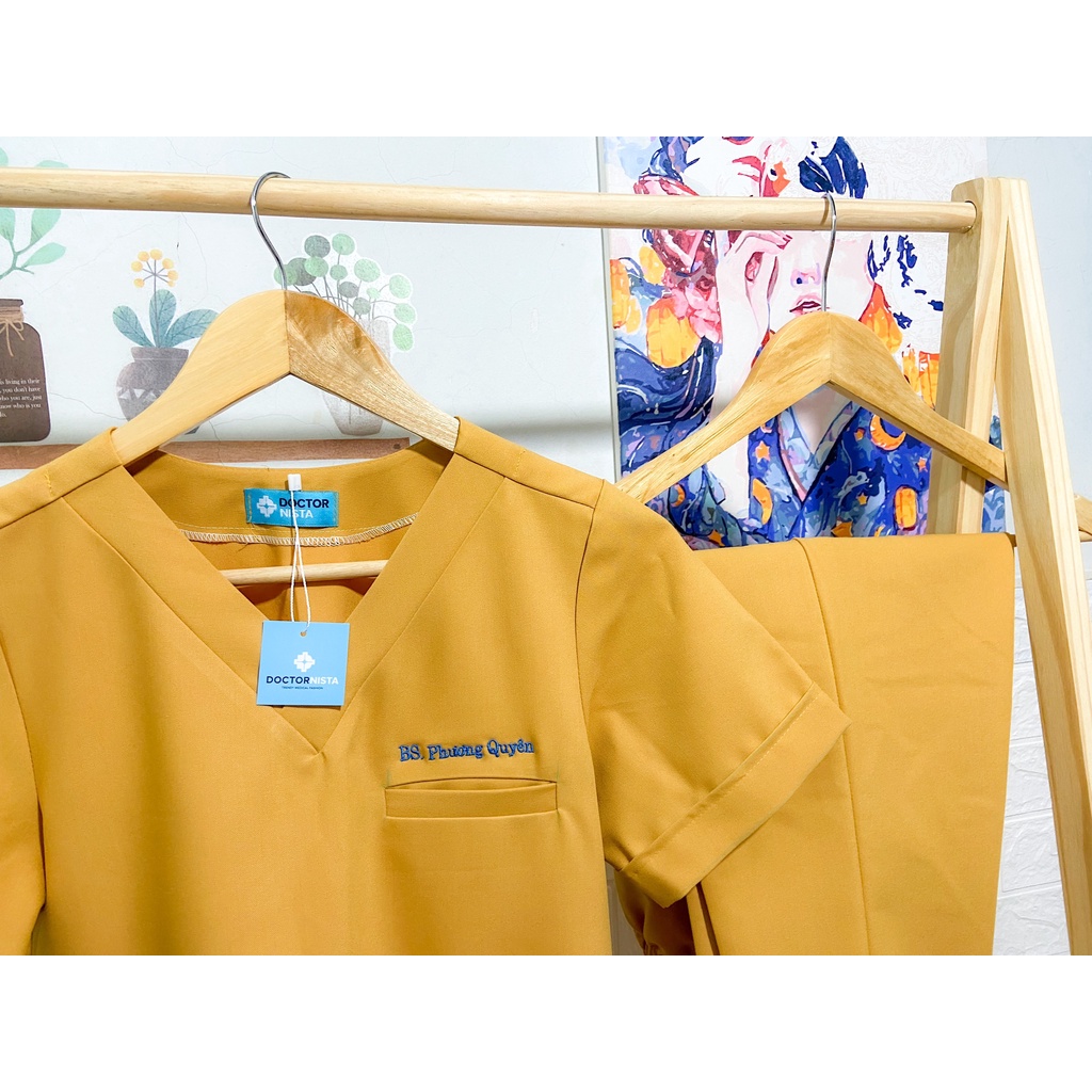 Scrubs Vàng - Đồng phục nhân viên y tế Nam & Nữ - Thiết kể cổ chữ V, trẻ trung hiện đại, chất lượng cực tốt