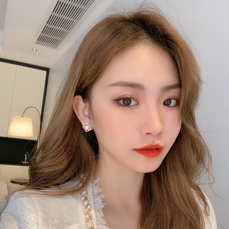 Khuyên tai nữ đính ngọc trai sang trọng