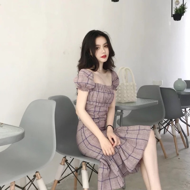 Váy kẻ đuôi cá cổ vuông