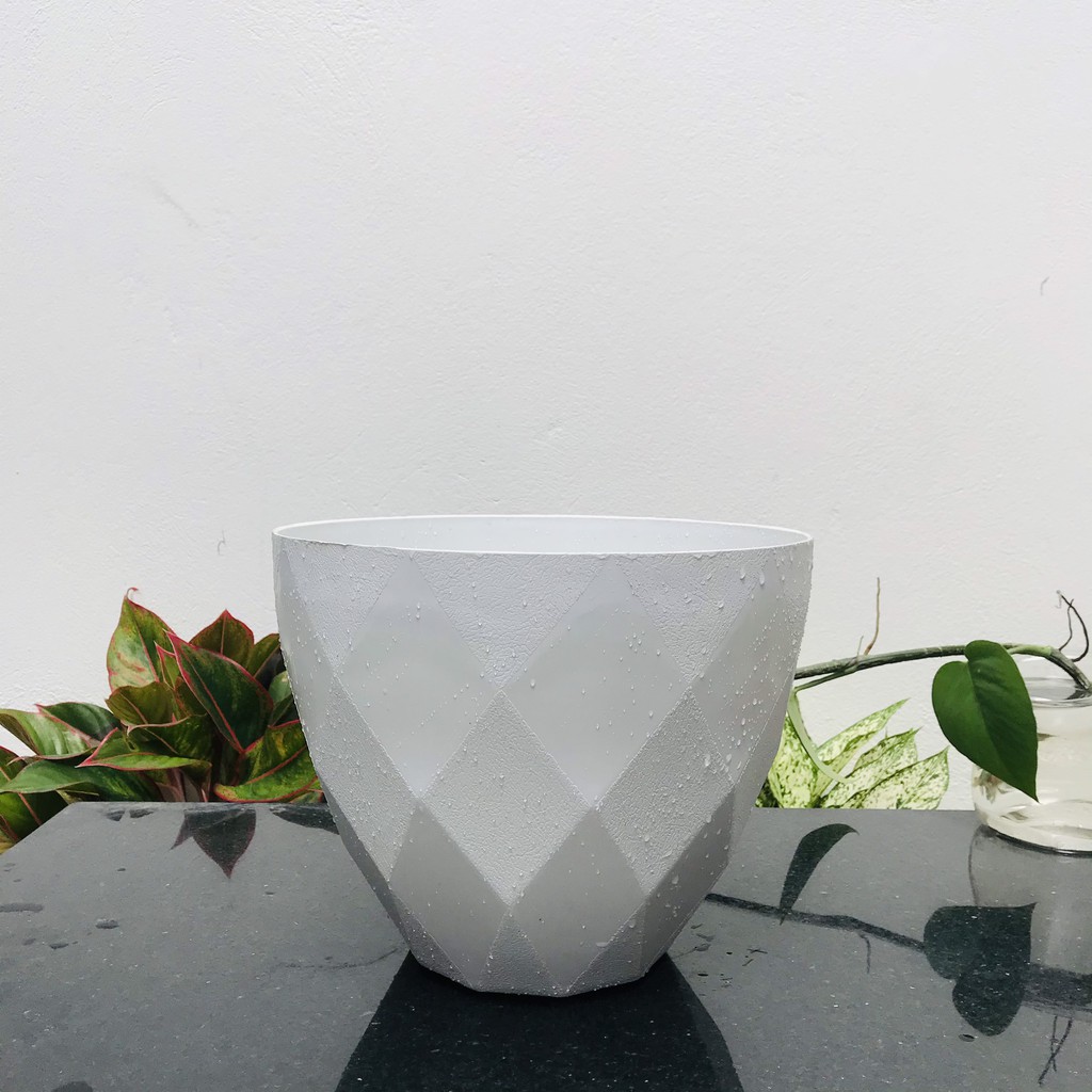 Chậu trồng cây, chậu nhựa trồng cây kim cương 2 kích thước