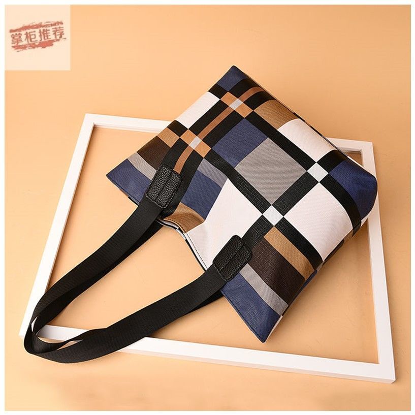 Túi Xách Tay Bằng Da Mềm Sức Chứa Lớn Họa Tiết Sọc Màu Tương Phản Đơn Giản Mới Cho Nữ