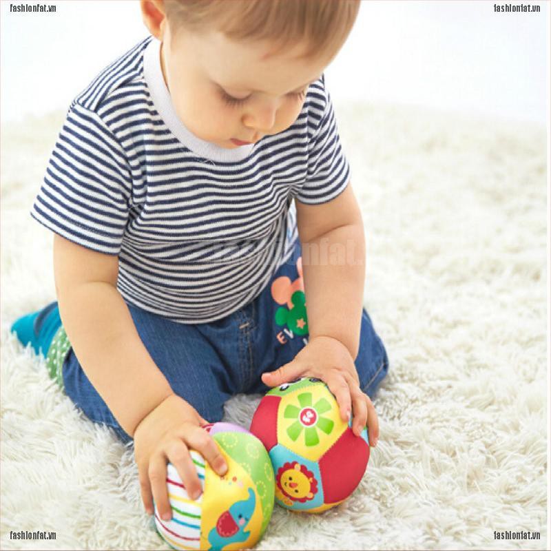 Đồ chơi vải hình quả bóng có lục lạc tập cho bé cảm thụ âm thanh nhiều màu sắc thời trang