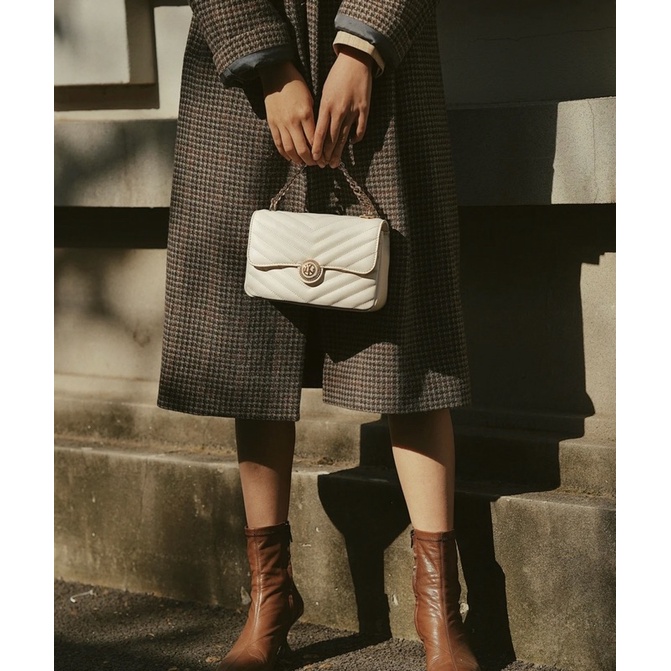 Túi lyn isabel khoá tròn màu trắng