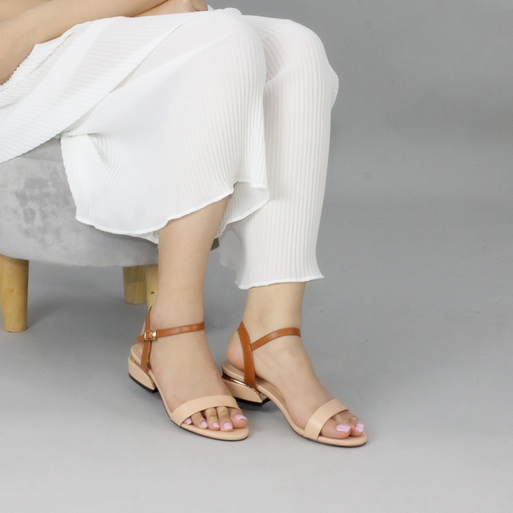 Giày Sandal 3cm Quai Mảnh Đế Vuông Viền Kim Loại X429
