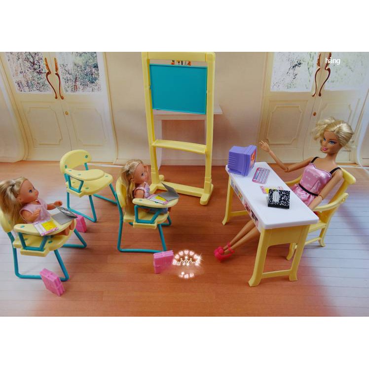 Phụ kiện bàn ghế lớp học+bảng đen,nội thất cho búp bê Barbie,búp bê Xinyi,búp bê Licca