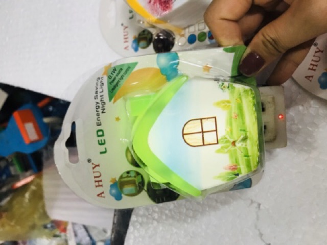 Đèn ngủ công tắc hình ngôi nhà