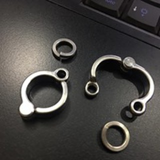 Vòng inox đeo chân vẹt dạng đóng mở, chất liệu inox 316 cao cấp