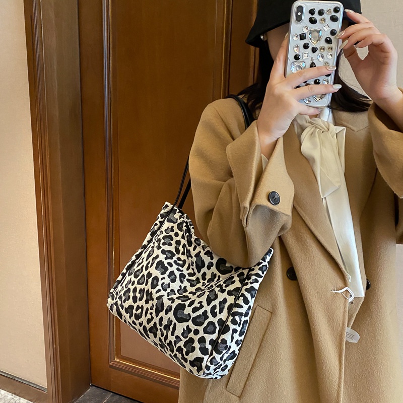 Túi xách đeo vai IELGY phong cách thời trang cho nữ