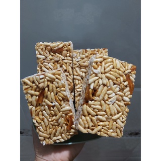 1 gói CỐM GẠO  lnhiều dừa, nhiều đậu phộng tại lò