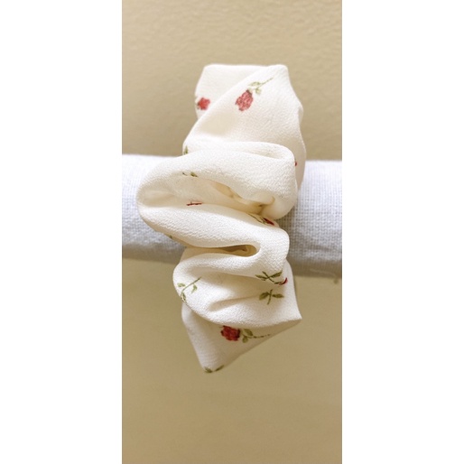 Dây cột tóc Scrunchies voan hoa hồng