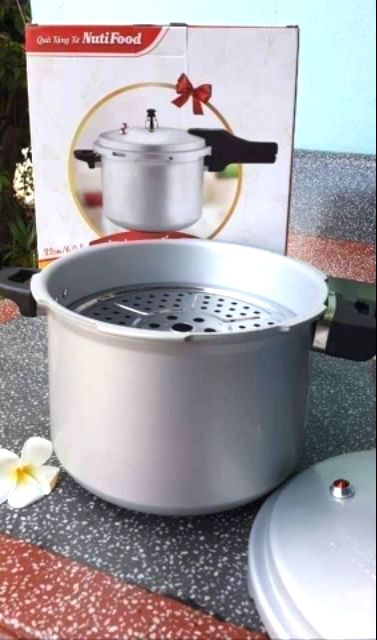 NỒI ÁP SUẤT CƠ 6 LÍT SIÊU CHẤT LƯỢNG-( KM NUTIFOOD)<br><br>Gi.á hãng tận 650K cái đó ạ. Em bán Chỉ: 300K